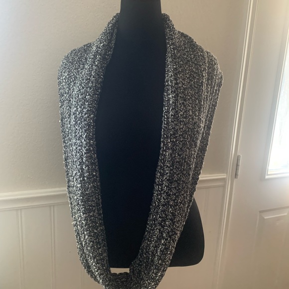 Loft black and white circle knit winter scarf - Picture 2 of 7